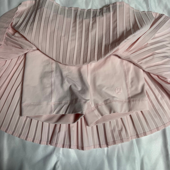 Women's Lululemon Pink Pleated Skater Skirt Size 0 - Picture 2 of 6
